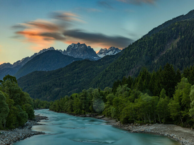 Der Gletschfluss Isel im Sonnenuntergang.