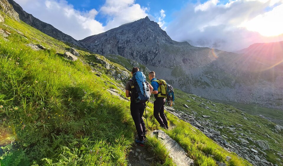 Sonnenaufgang auf Almwiese Una grande varietà di percorsi