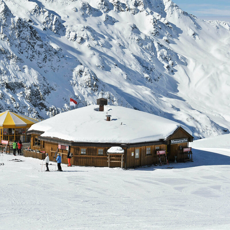 Die Mooseralm inmitten des Skizentrum St. Jakob
