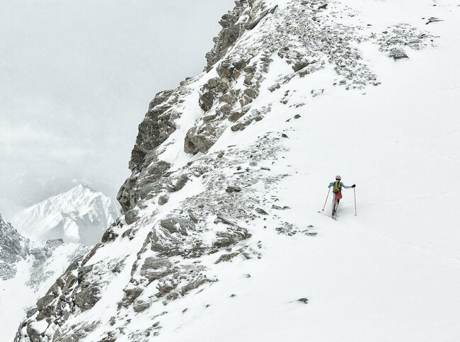Skitourengeher auf dem Großglockner, steil bergauf