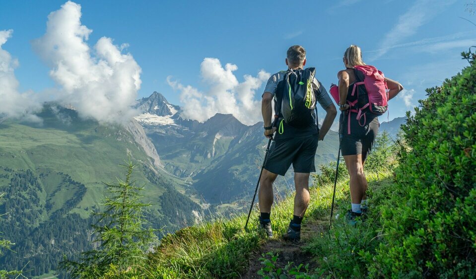 Glocknerblick vom Lesach Riegel Weitwandern in Osttirol auf Etappe 5 der Glocknerkrone mit Blick auf den Großglockner vom Lesach Riegel.