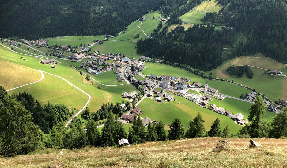 Blick in das Dorf von Innervillgraten von Berglet aus