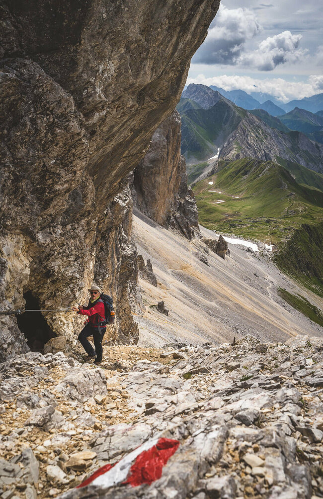 Im Aufstieg zur Großen Kinigat - im Hintergrund Filmoor