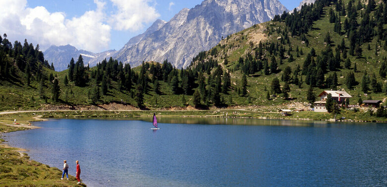 Obersee Obersee im Sommer, im Hintergrund sieht man das Gasthaus Obersee