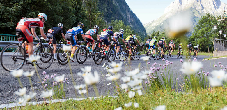 Dolomitenradrundfahr und Supergirodolomiti Teilnehmerfeld bei der Dolomitenradrundfahrt und Supergirodolomiti in Action.