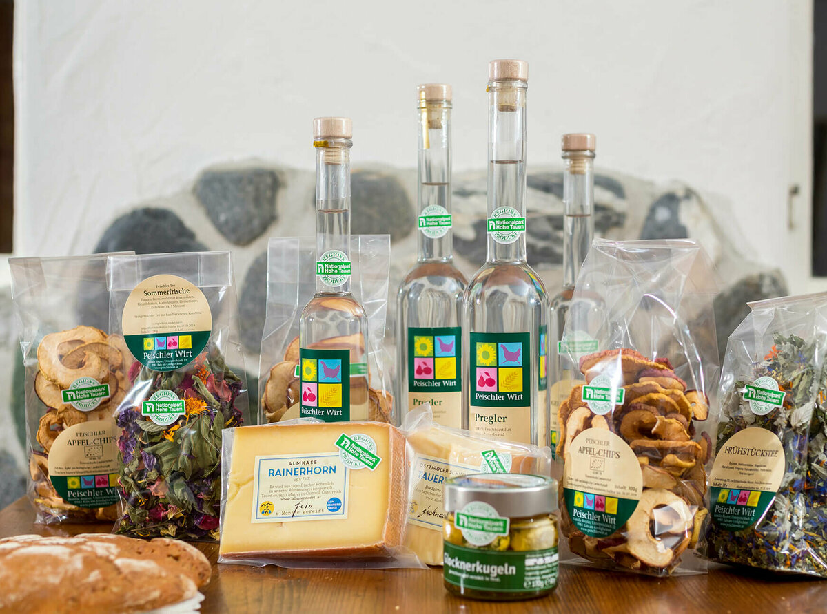 Regionsprodukte Verschiedene Produkte wie Brot, Käse, Kräuter, Schnaps und noch viel mehr aus der Nationalpark-Region.