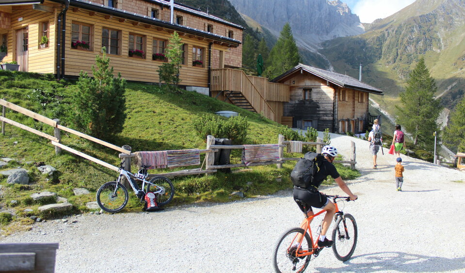 I rifugi invitano a fermarsi I rifugi invitano a fermarsi