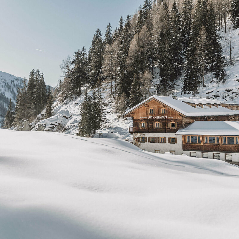 Lucknerhaus Ködnitztal Lucknerhaus Ködnitztal inmitten der tief winterlichen Landschaft.