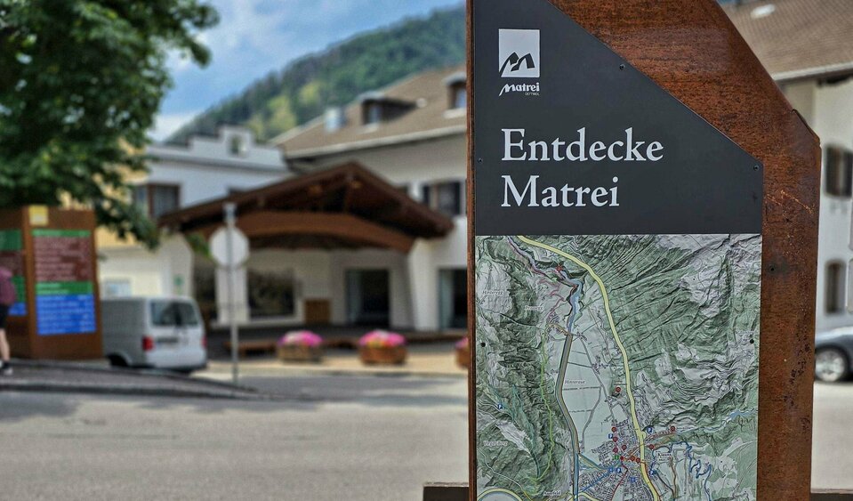 Stele am Talweg Matrei Informative stele