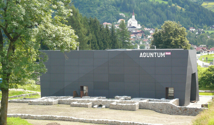 Museum Aguntum Aussenansicht Aussenansicht des archeologischen Museums Aguntum in Dölsach im Sommer