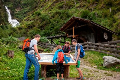 Wasserfall Stallebach Wanderung am Wassererlebnisweg St. Jakob i. D. mit der Endstation am Wasserfall Stallebach