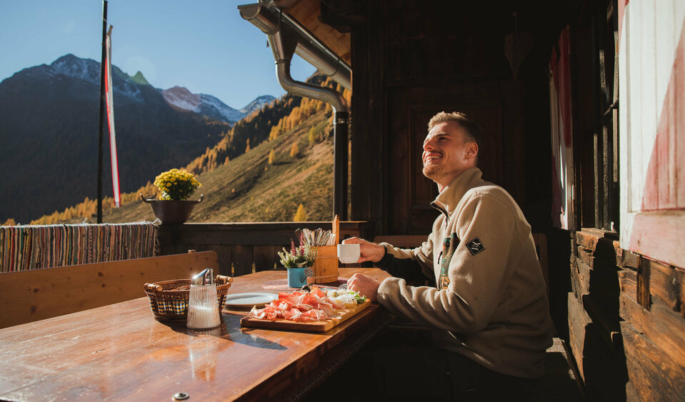 Jause bei der Volkzeinerhütte Spuntino in malga