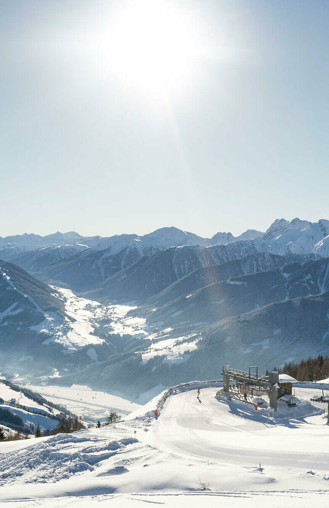 Skifahren Skizentrum Sillian Hochpustertal Skifahren bei strahlendem Sonnenschein im Skizentrum Sillian Hochpustertal