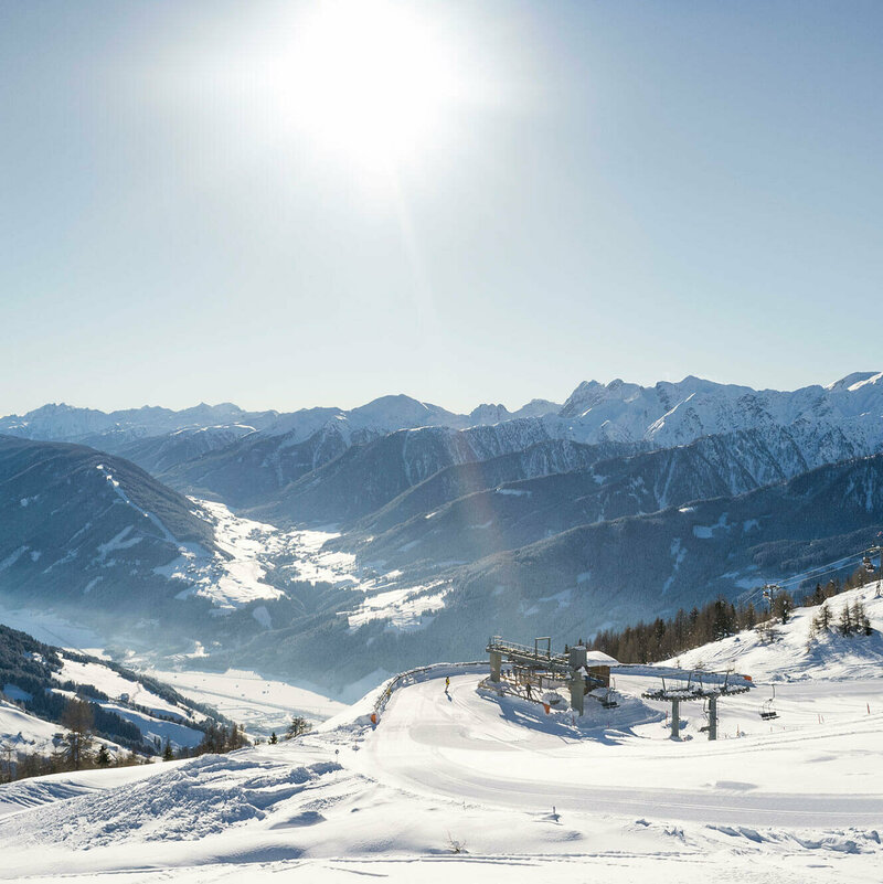 Skifahren Skizentrum Sillian Hochpustertal Skifahren bei strahlendem Sonnenschein im Skizentrum Sillian Hochpustertal