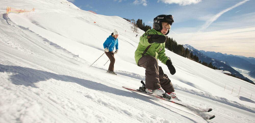 Zettersfeld Kinder Kind fährt über die Piste am Zettersfeld