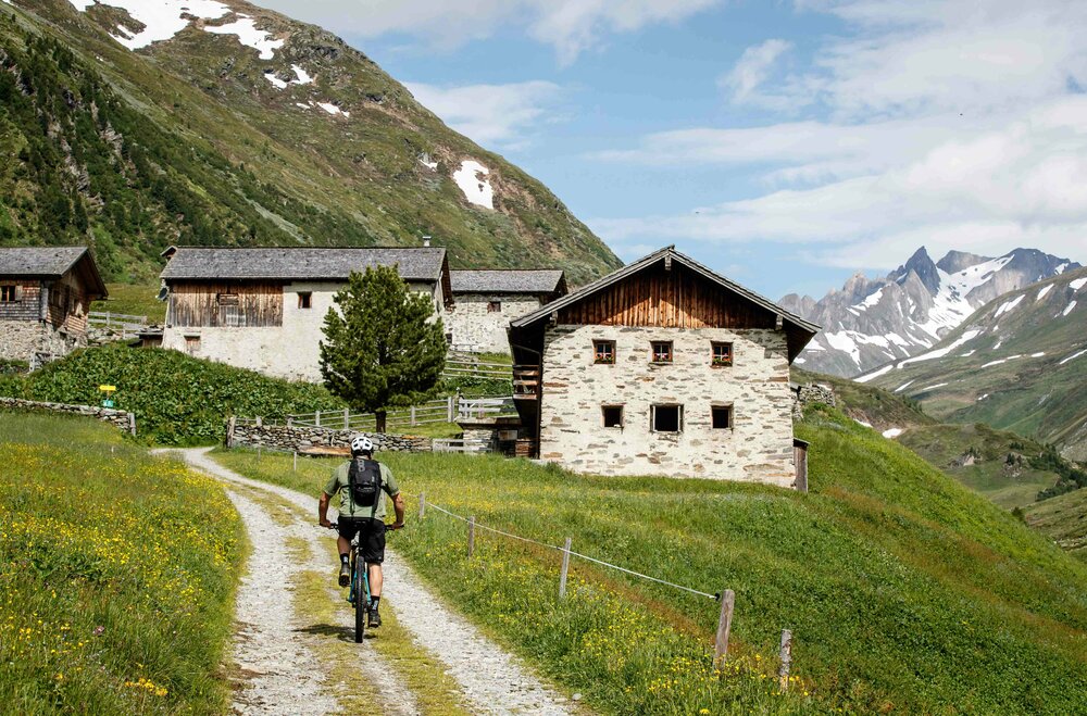 Mountainbiken auf der Seebachalm Mountainbiker fährt durch die Seebachalm