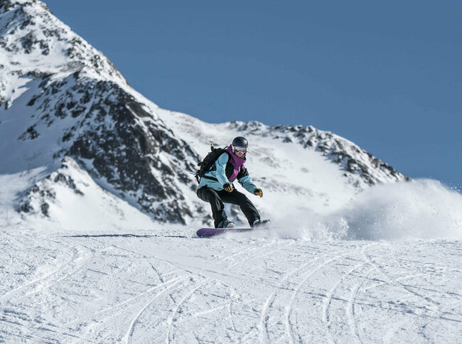 Skizentrum St. Jakob Snowboard Ein Snowboarder im Skizentrum St. Jakob i. D..