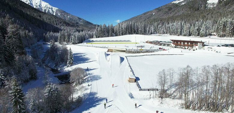 Biathlonzentrum - Obertilliach Anlage des Biathlonzentrum in Obertilliach und umliegende winterliche Landschaft