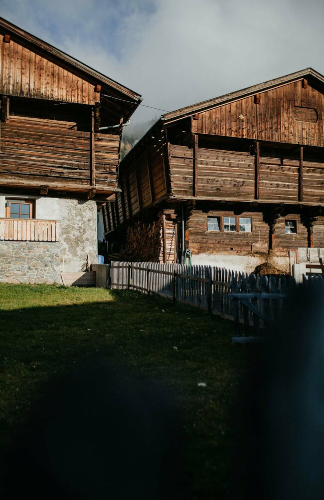 Obertilliach - viele Gebäude stehen unter Denkmalschutz Alte Obertilliacher Höfe in der denkmalgeschützten Dorfzeile