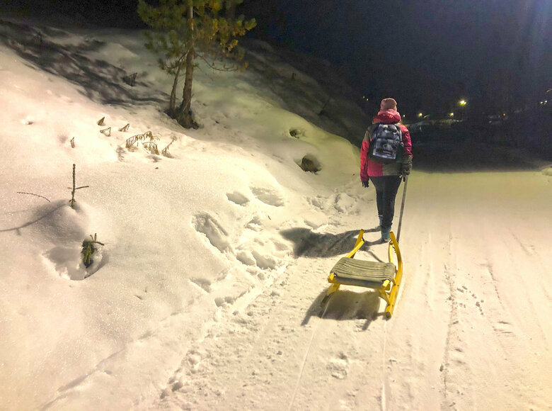 Nachtrodeln Zum Rodeln gehört auch Rodel ziehen - Nachtrodeln