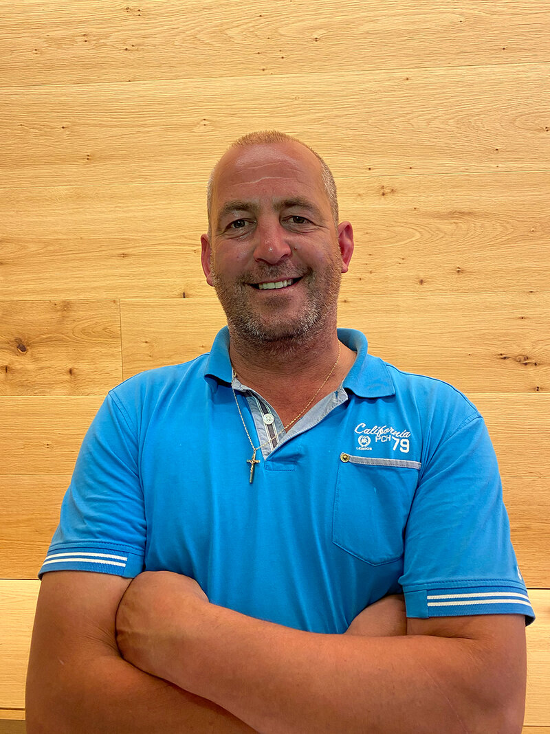 Wilfried Blasisker in blauem T-Shirt.