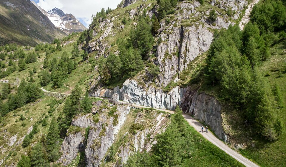 Biketour Timmeltal Zwei Mountainbiker bei Biketour ins Timmeltal