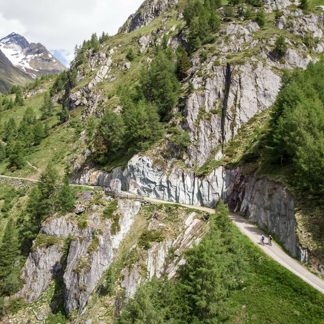 Biketour Timmeltal Zwei Mountainbiker bei Biketour ins Timmeltal