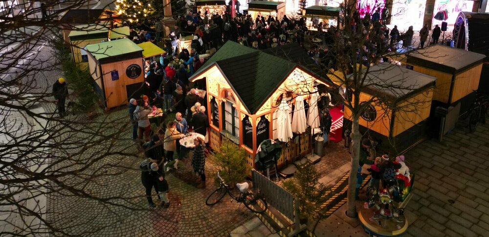 Abendstimmung am Dreikönigsmarkt 2024 am Johannesplatz in Lienz