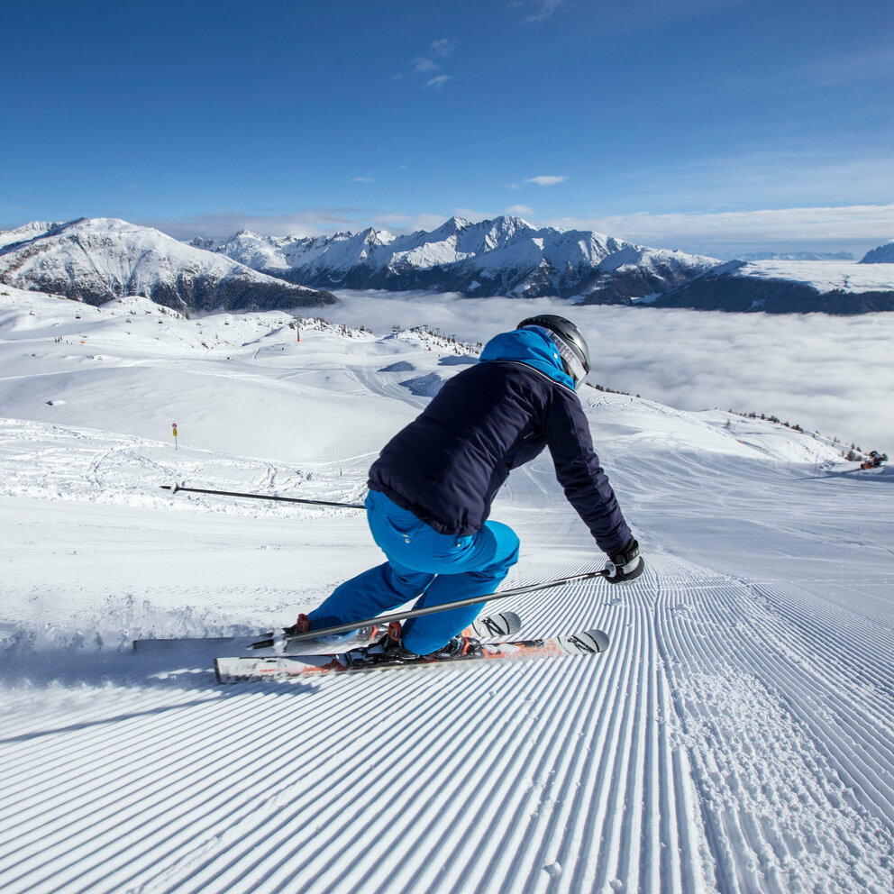 Skifahrer Skizentrum Sillian Hochpustertal Skifahrer bei seinen Schwüngen im Skizentrum Sillian Hochpustertal