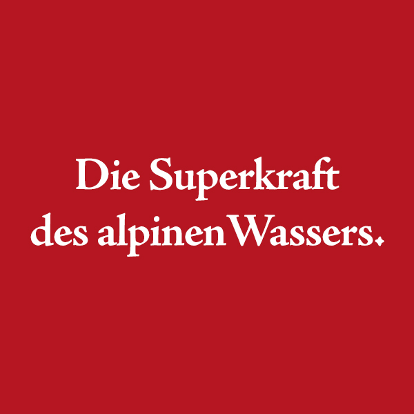 Roter Hintergrund mit dem weißen Schriftzug "Die Superkraft des alpinen Wassers"